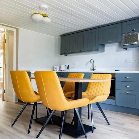 Newly Refurbished Self-Catering Lodge Sleeping 5 *